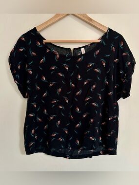 Xhilaration Black Short Sleeve Feather-Print Blouse